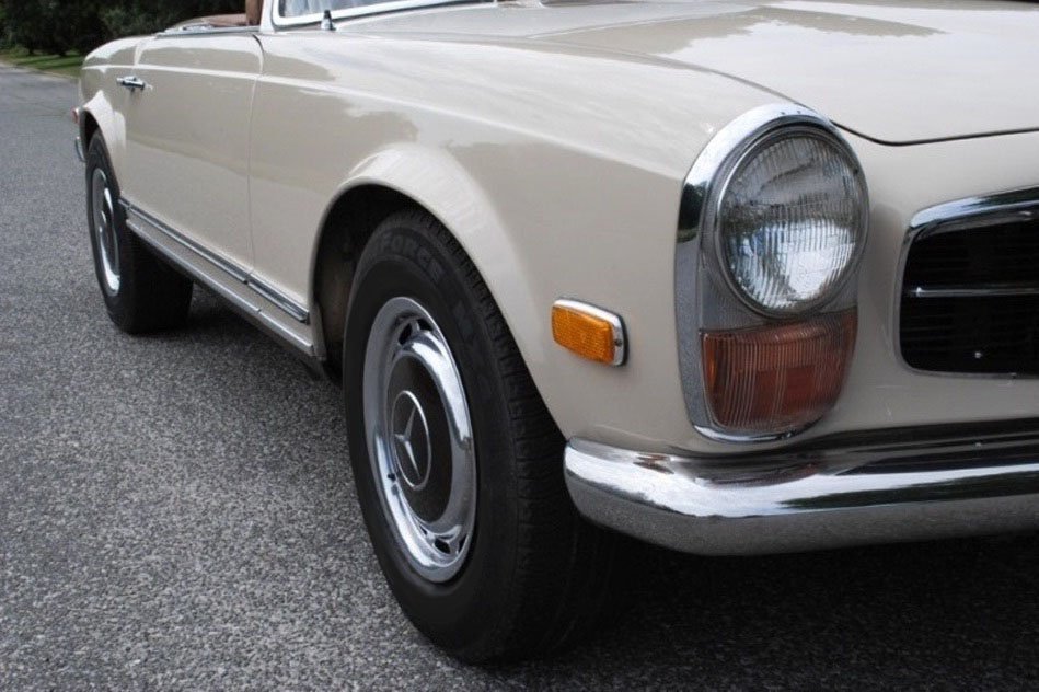 1971 Mercedes-Benz 280SL Restored To Exceptional Standard With All Original Features And Pristine Trim